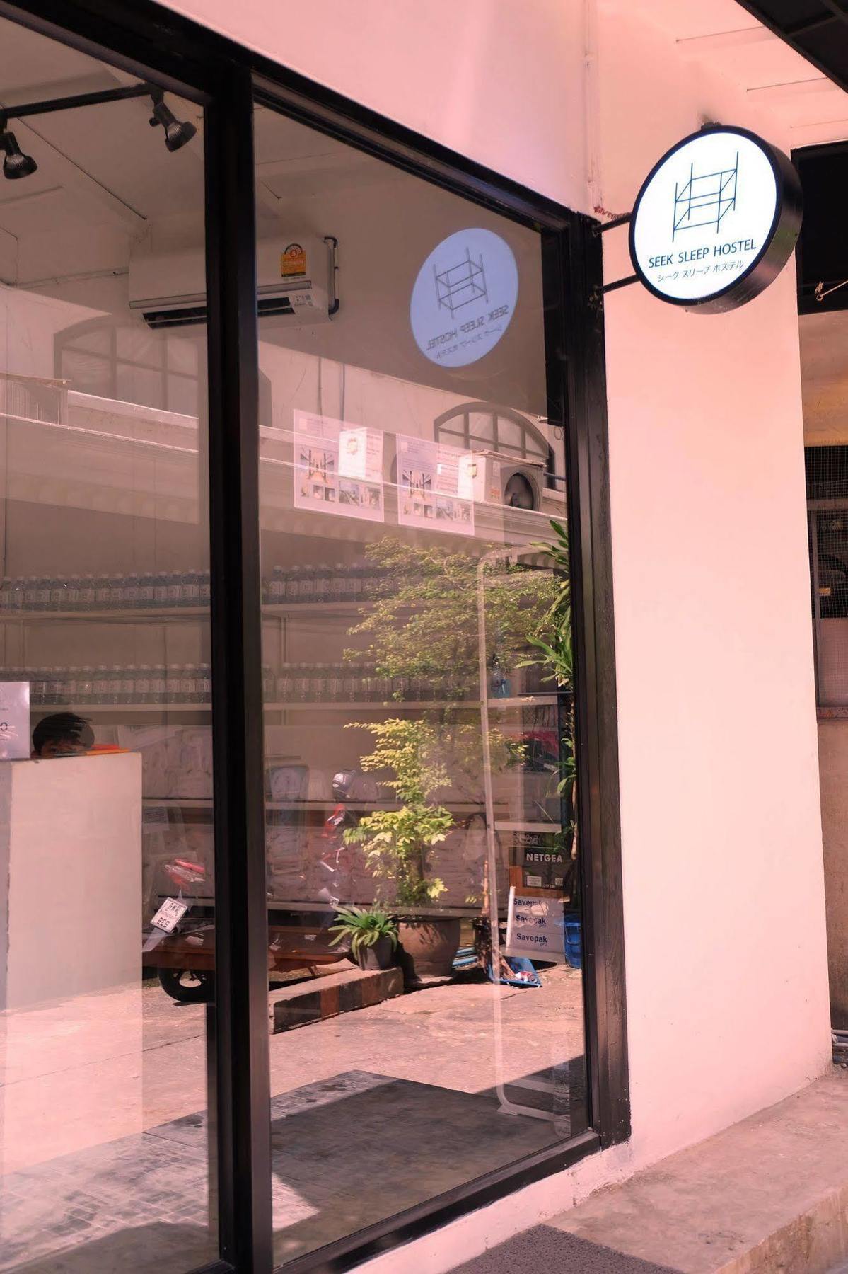 Seek Sleep Hostel Bangkok Exterior photo