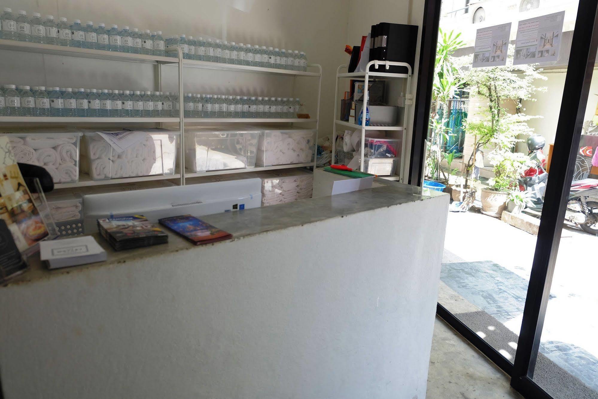 Seek Sleep Hostel Bangkok Exterior photo
