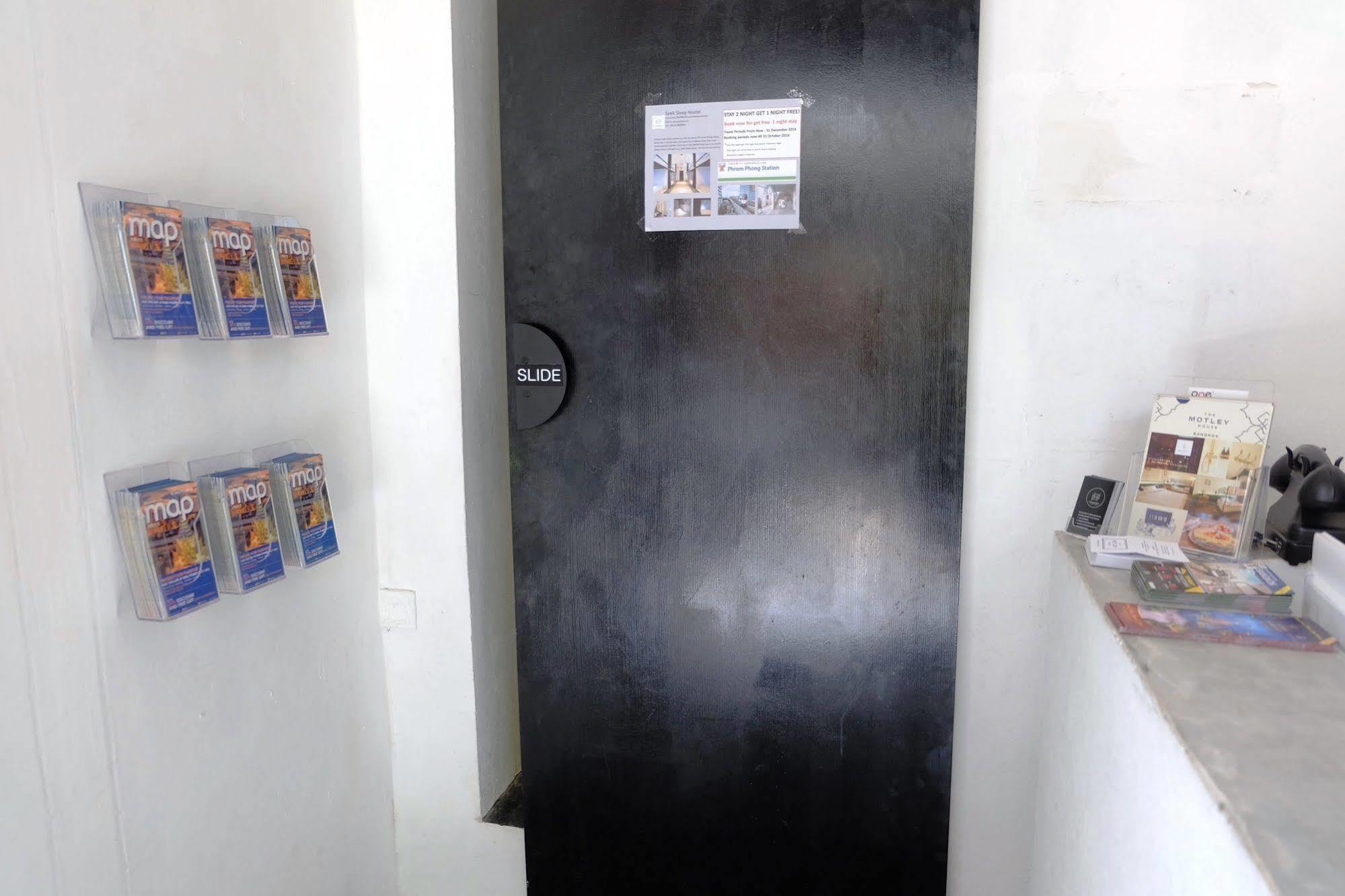Seek Sleep Hostel Bangkok Exterior photo