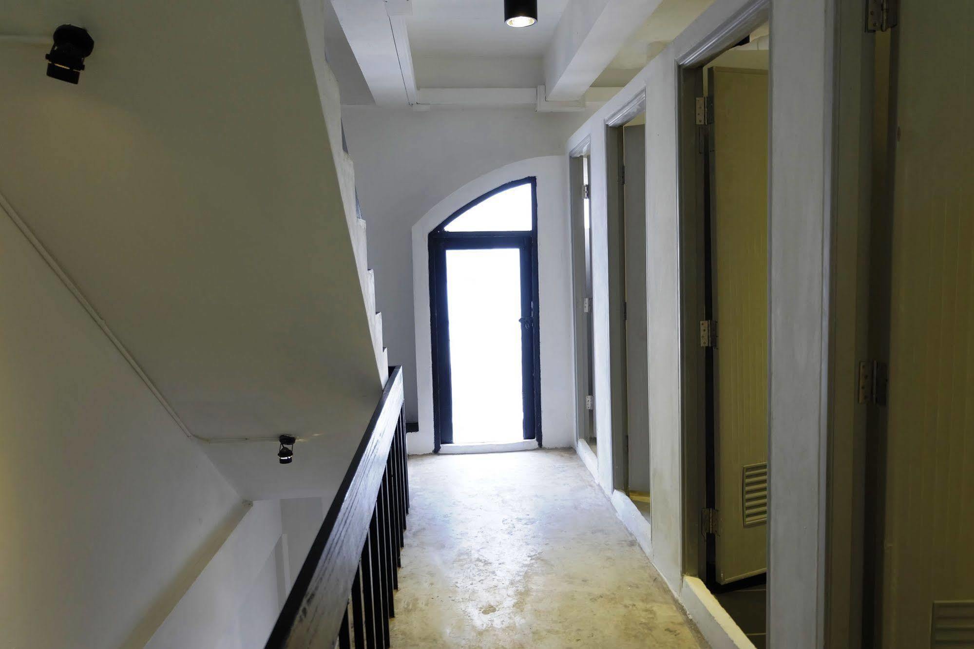 Seek Sleep Hostel Bangkok Exterior photo